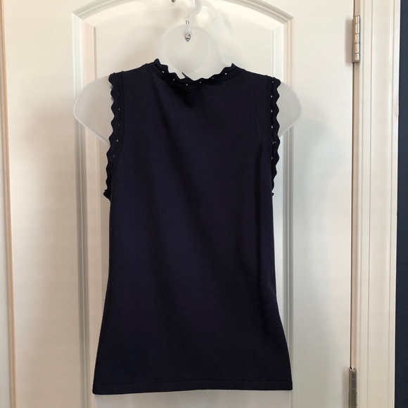 NWT! Ann Taylor Petite Scallop Trim Sleeveless Top - Picture 4 of 6